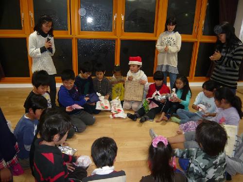 2013クリスマス会　小学生プレゼント交換