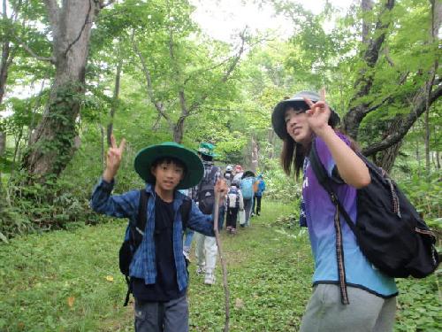 野外活動は羊蹄山（三日月湖）ハイキングへ