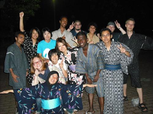 foreign-students-in-yukata