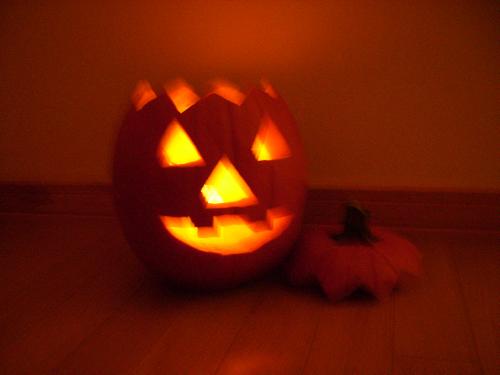 灯りをともしたJack-o-Lantern