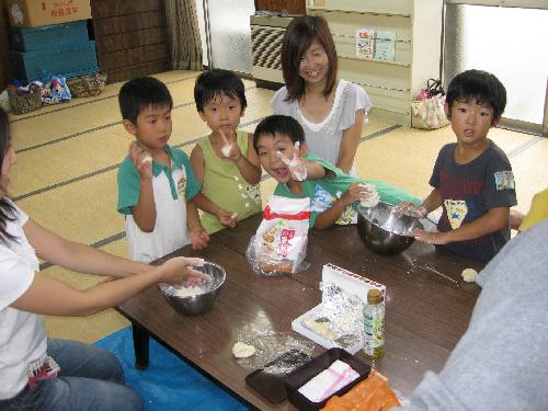 パン屋さん、こなで真っ白けだよ～！