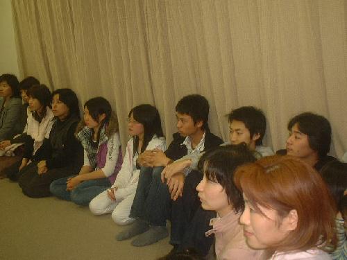 観客><IMG src=