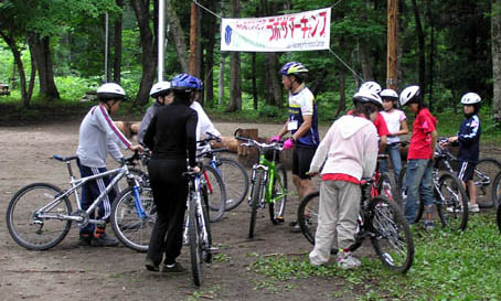 マウンテンバイクコースの講習の様子をどうぞ