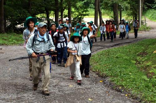 何十年ぶり？斑尾山登頂隊の凱旋！