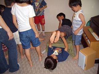 ベッドの下へ・・・・