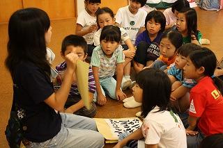 みんな、シニアの話に夢中♪