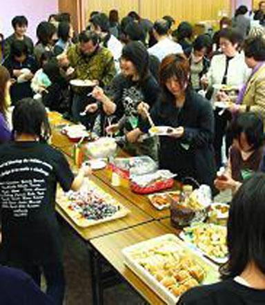 食世界旅行。世界16カ国、30種類の料理が並びました。