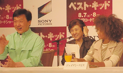 ジャッキー・チェンさんとジェイデン・スミスくん（ウィル・スミスさんの息子）の記者会見