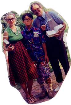 仮装してお祭りへ。ガリ勉一家みたい