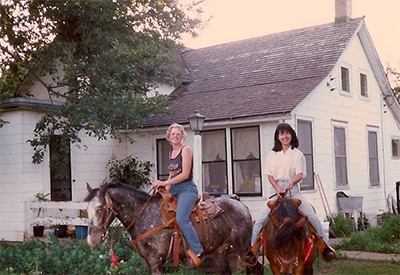 中学2年のラボ・ホームステイから8年後。カナダ留学のあと，かつてのホームステイ・ファミリーを訪ねました。感動的な再開。