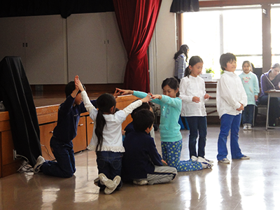 啓明学園初等学校『そらいろのたね』を英語で発表