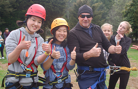 2015年，キャンプのインストラクターとハイロープに挑む