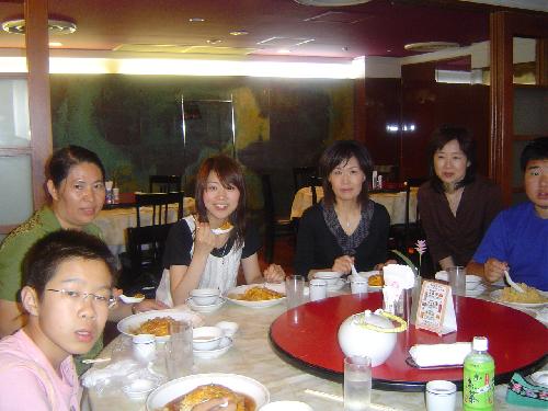 レストランで2005