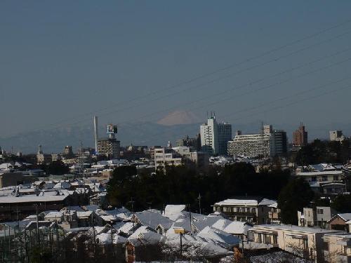 大雪の翌日我が家から富士山を見た