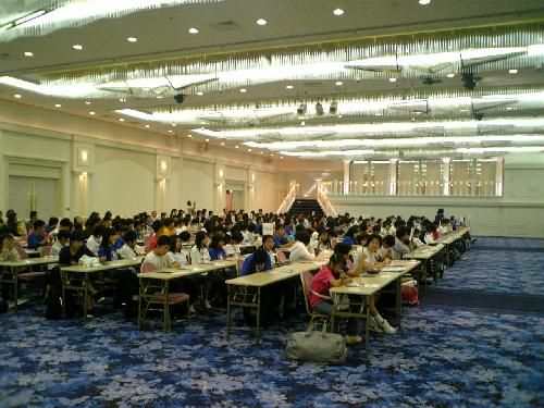 今日だけで200人くらい出発