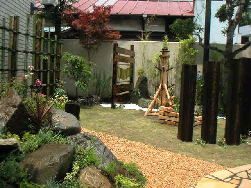 奥のトレリス、バックパネルを見る