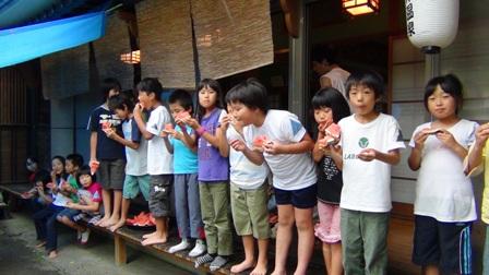 スイカの種飛ばし