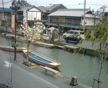 柳川の河畔